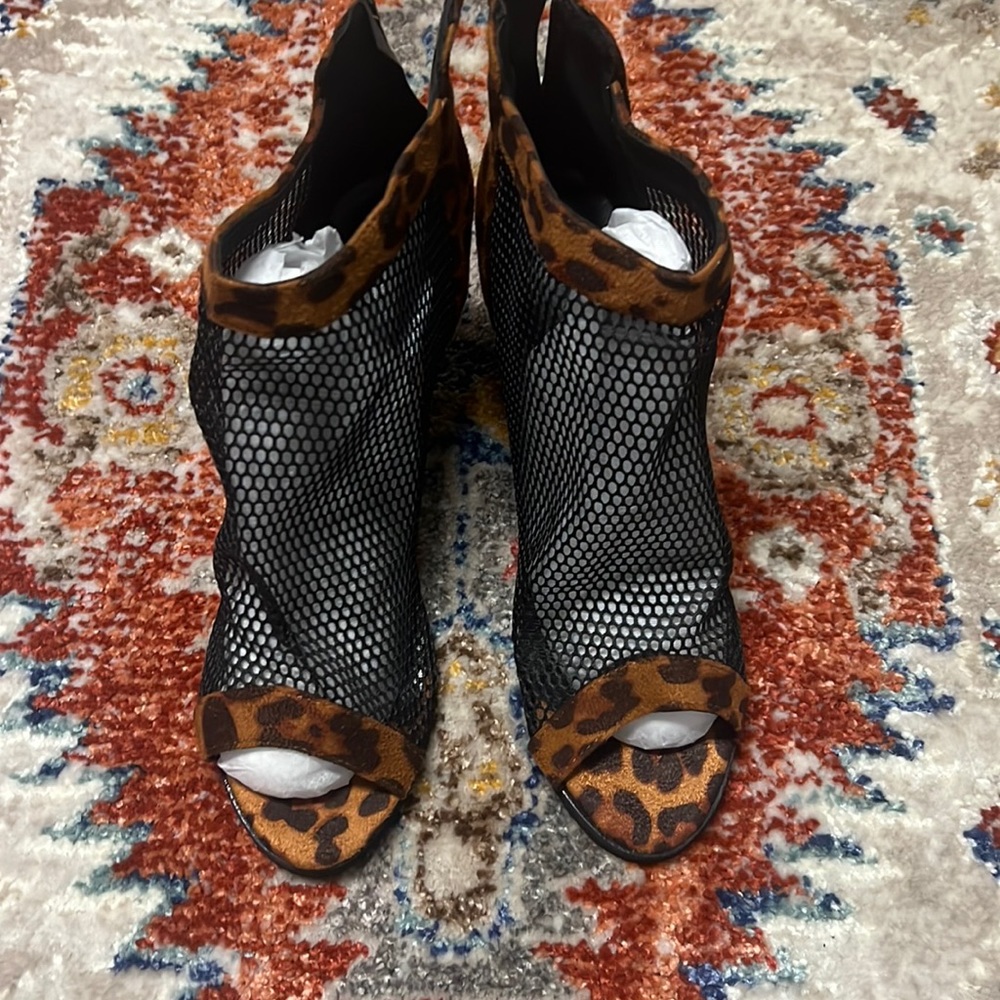 Leopard Print Heels ~ Size 9 ~ Never Worn